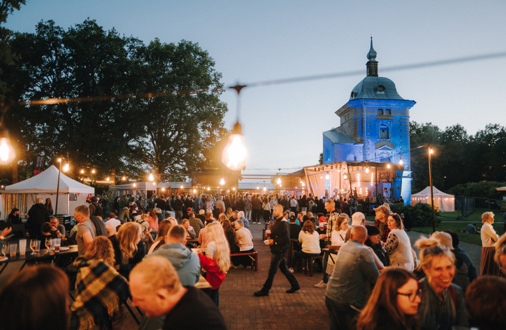 Lustes un izdarības visai ģimenei Valmiermuižas etnomūzikas festivālā 2026
