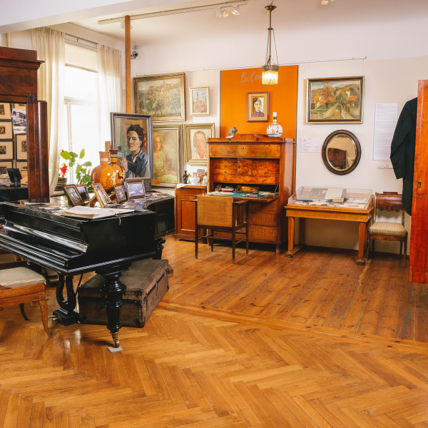 Romana Sutas un Aleksandras Beļcovas muzejā koncertvakars “Vien mīla tā…”: 1920.–1940. gadu kabarē un kinofilmu dziesmas. Viesos dziedātāja Ieva Parša un pianists Aldis Liepiņš