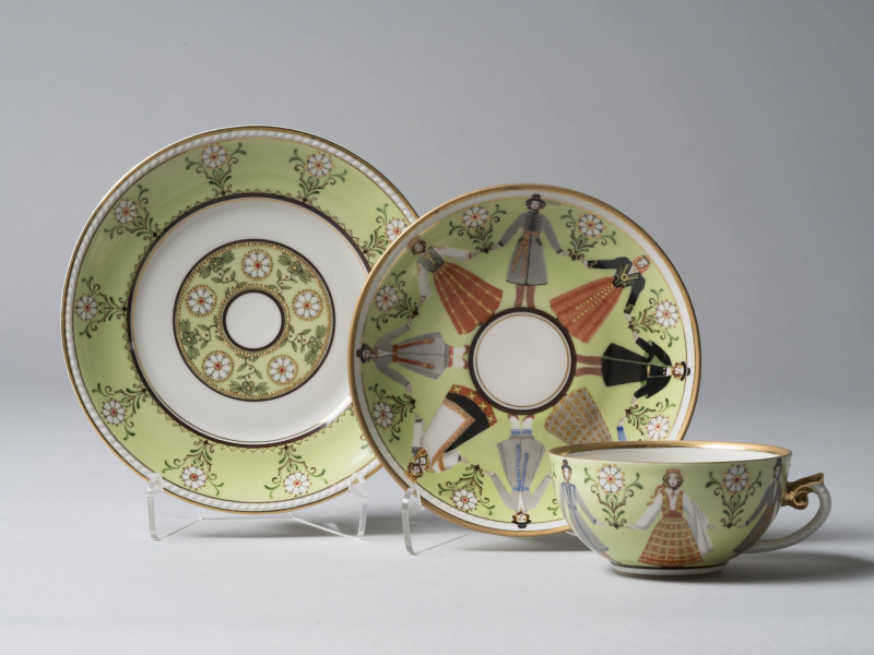Vasaras mēnešos Rīgas Porcelāna muzejā būs skatāma krājuma izstāde “Rakstu rakstiem izrakstīts” – tautiskais motīvs Rīgas porcelānā