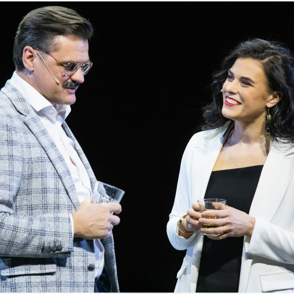 Skatītāju iemīļotā izrāde “Lomu spēles” būs skatāma Rīgā un Pierīgā - Baložos, Mārupē un Ropažos