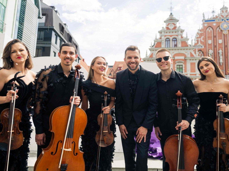 “GALA GALANTE. Viva La Musica!” mākslinieki pārvērta Vecrīgu par neparastu skatuvi. FOTO