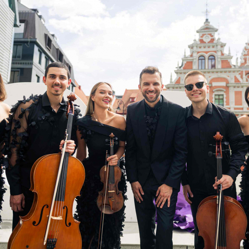 “GALA GALANTE. Viva La Musica!” mākslinieki pārvērta Vecrīgu par neparastu skatuvi. FOTO