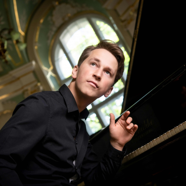 Rīgas Domā izskanēs Adventes koncerts ar izciliem pianistiem un Inesi Galanti