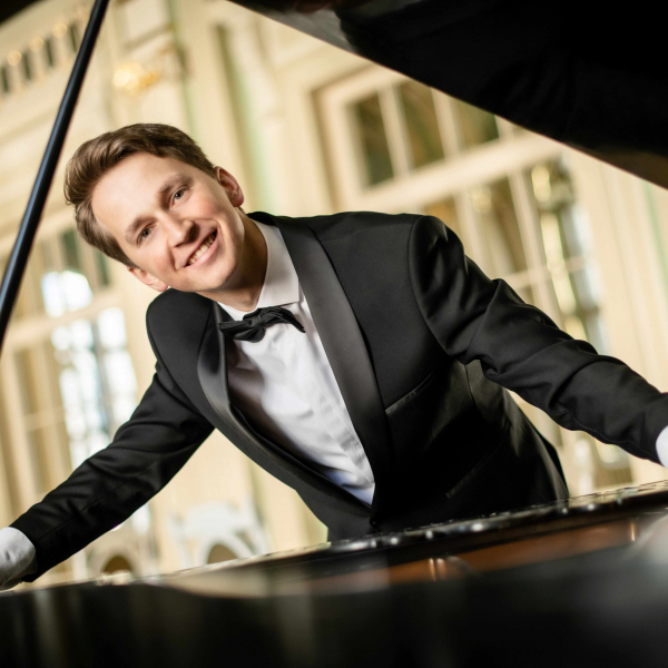 Rīgas Domā izskanēs Adventes koncerts ar izciliem pianistiem un Inesi Galanti