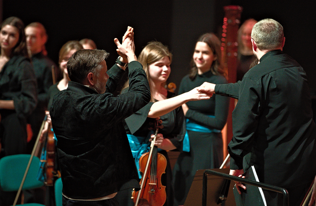 Izskanējis koncerts “Emīlam Dārziņam 150”, tā ietvaros Dzenīša albuma prezentācija un mākslas izstāde