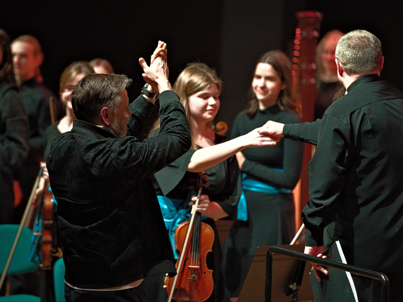 Izskanējis koncerts “Emīlam Dārziņam 150”, tā ietvaros Dzenīša albuma prezentācija un mākslas izstāde
