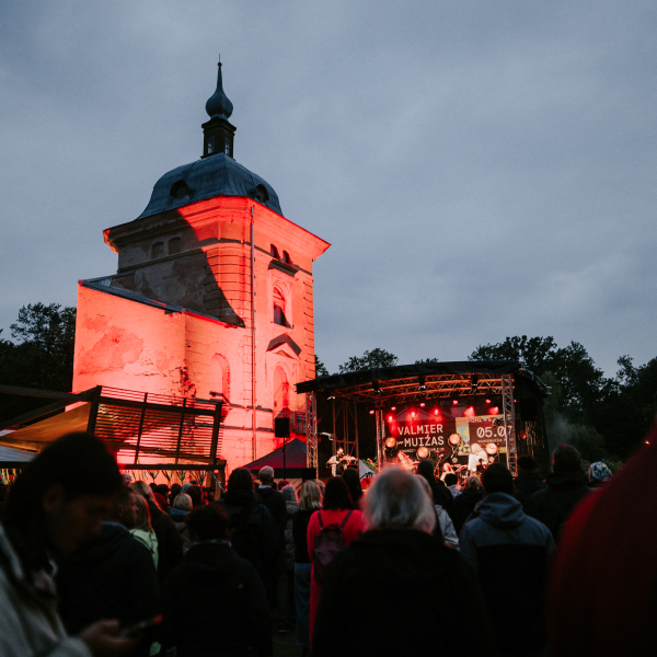 Izziņo Valmiermuižas etnomūzikas festivālu 2026