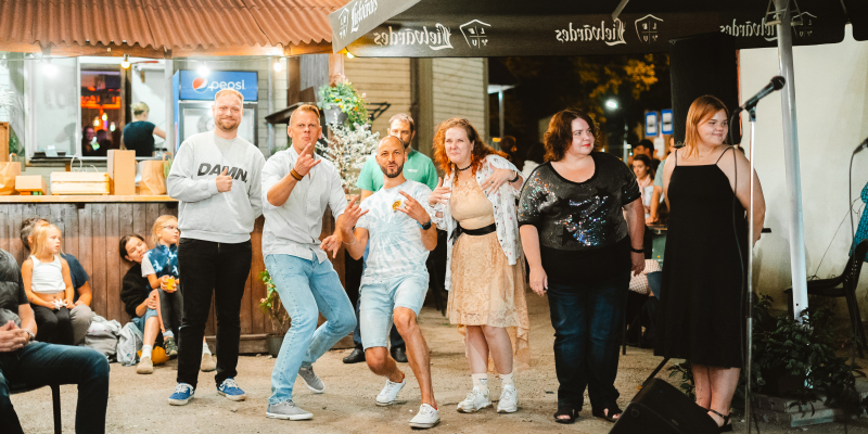 "Ezītis miglā" atkal aicina kopā mūzikas cienītājus un dziedošos entuziastus uz septīto Ezīša karaoke čempionātu
