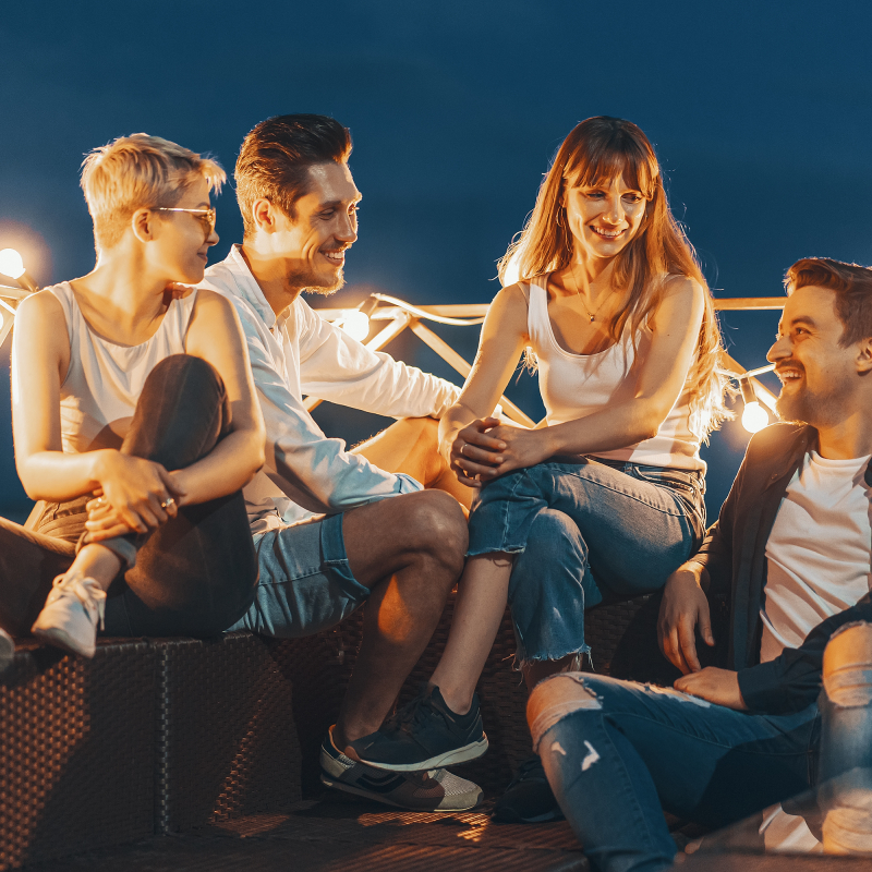 7 veidi kā pavadīt vakaru ar draugiem bez garlaicības