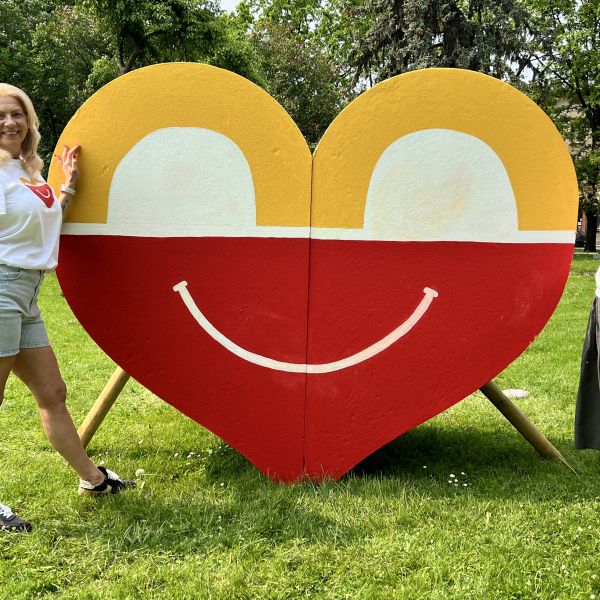 Ronald McDonald Māja Latvijā aicina uz ģimenes svētkiem ar Kasparu Daugaviņu