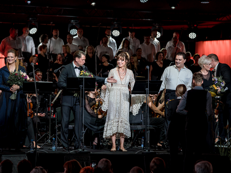Antoņenko un citas pasaulslavenas zvaigznes mirdz operas “Zemnieka gods” koncertuzvedumā. FOTO