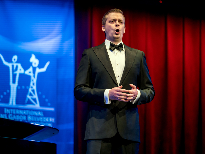 Prestižā Hansa Gabora Belvederes jauno operdziedātāju konkursa finālā iekļuvis Latvijas baritons Kalvis Kalniņš