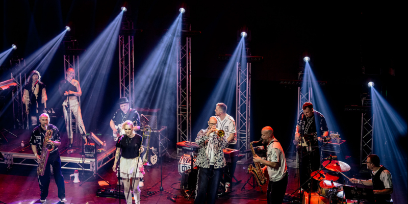 Ar vērienīgu jaudu aizvadīts “Very Cool People” Lielākais Mazkoncerts. FOTO