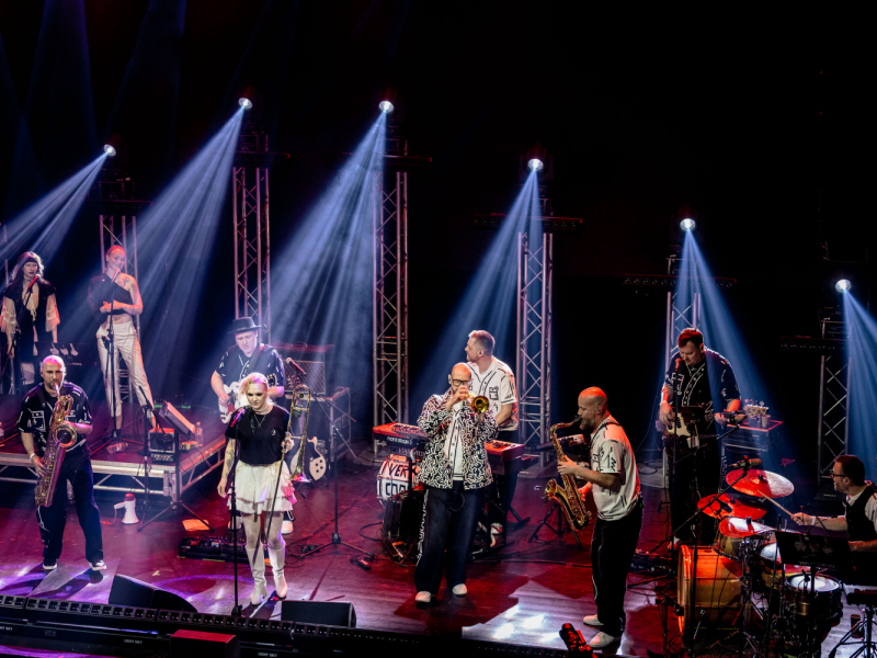 Ar vērienīgu jaudu aizvadīts “Very Cool People” Lielākais Mazkoncerts. FOTO