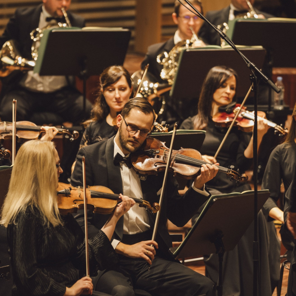 Ar Bēthovena un Bartoka mūziku Liepājas Simfoniskais orķestris iesāks jauno gadu “Lielajā dzintarā”