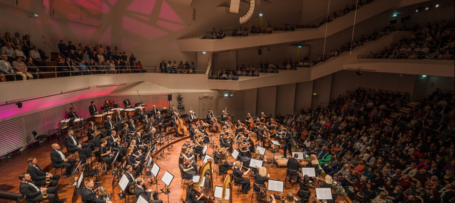 145. koncertsezonu LSO noslēgs ar Andra Dzenīša Dienvidu koncertu metāla sitaminstrumentiem