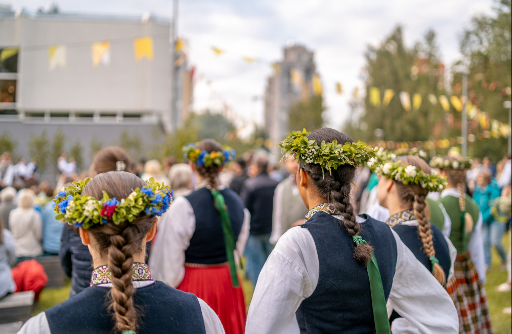 Aicinq svinēt vasaras saulgriežus pasākumā “Tur, kur Līgo zāles dej”