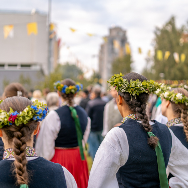 Aicinq svinēt vasaras saulgriežus pasākumā “Tur, kur Līgo zāles dej”