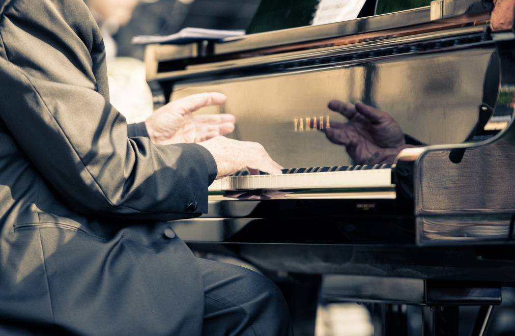 Orķestris “Rīga” aicina uz Raimonda Paula mūzikas koncertu “Maestro un mažorminors”