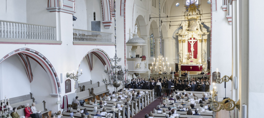 Orķestris “Rīga” un VAK “Latvija" aicina uz koncertu Sv.Jāņa baznīcā