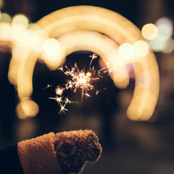 Bērnu un jauniešu vokālais ansamblis “Kolibri” koncertizrādē “Vecīša cimdiņš”