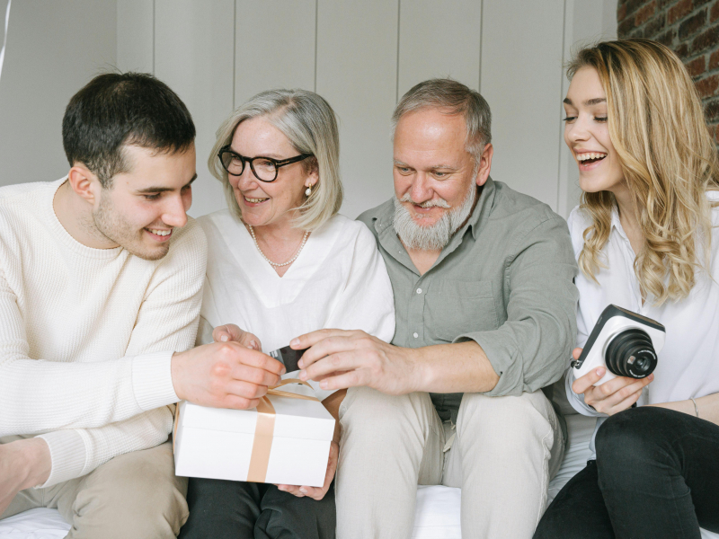 Daudzu paaudžu mājokļi Latvijā: kāpēc pieaugušie bērni atgriežas dzīvot pie vecākiem