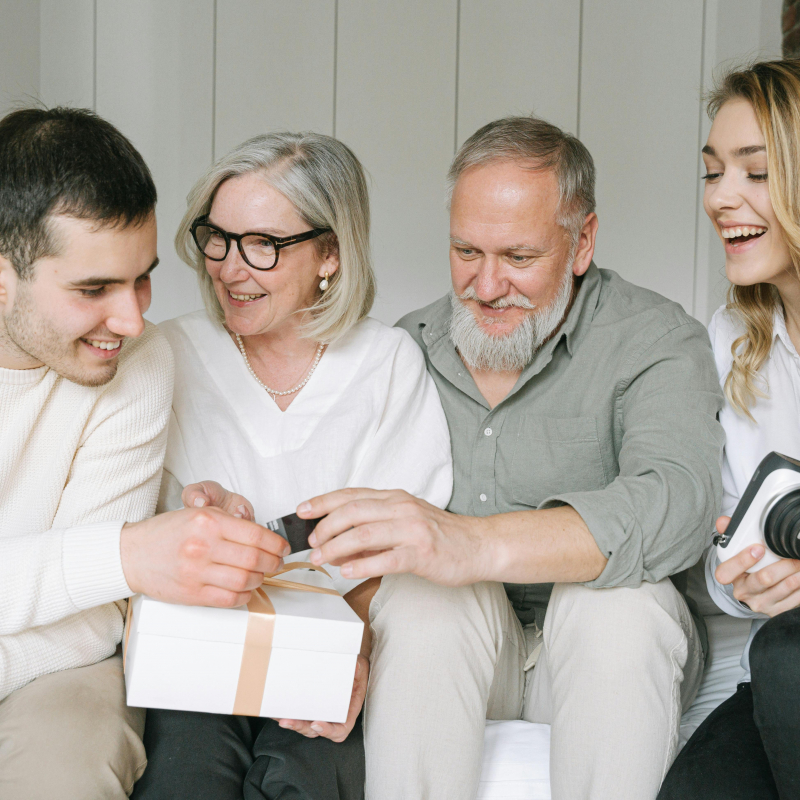 Daudzu paaudžu mājokļi Latvijā: kāpēc pieaugušie bērni atgriežas dzīvot pie vecākiem
