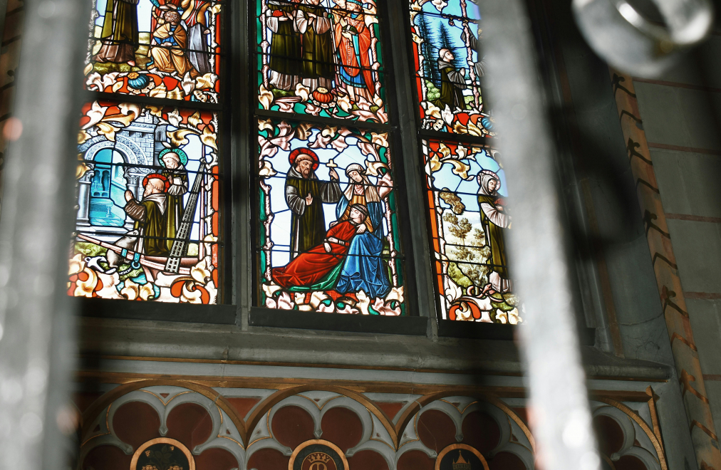 JVLMA Vokālās katedras studenti aicina uz koncertu “Vitrāžu mirdzumā” Mazajā ģildē