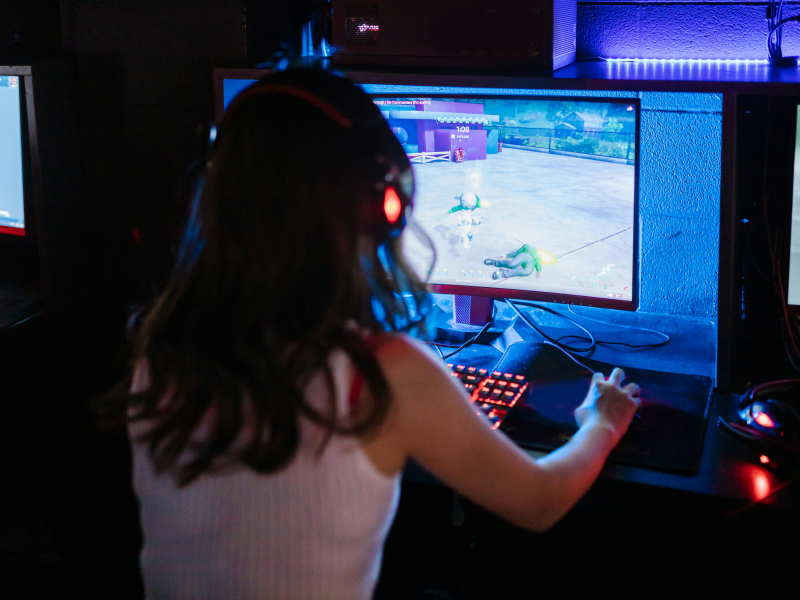 No rīta sejas serumi, vakarā adrenalīns: līdzsvars starp skaistumu un azartisko dzīvesstilu