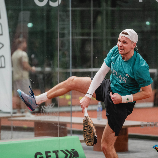 Rīgā pirmo reizi norisināsies padeltenisa turnīrs ar pasaules sporta leģendas Fernando Belastegīna līdzdalību