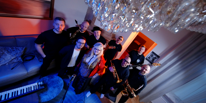 “Very Cool People” izdod singlu kopā ar Zebreni un Danielu Masi