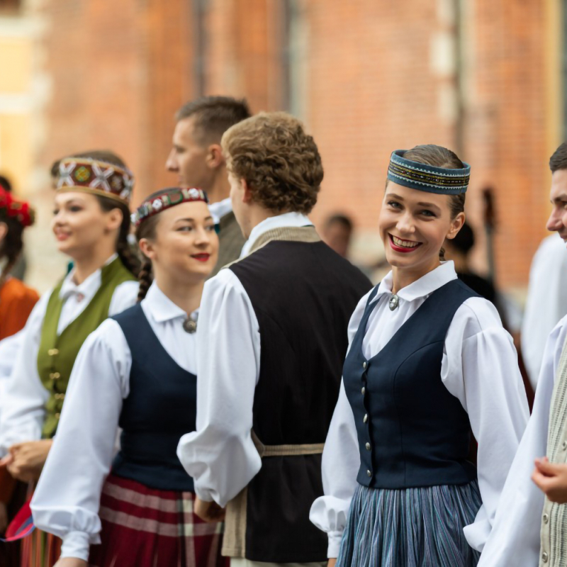 Ieskandināts IX Starptautiskais tautas deju festivāls “Sudmaliņas”. FOTO