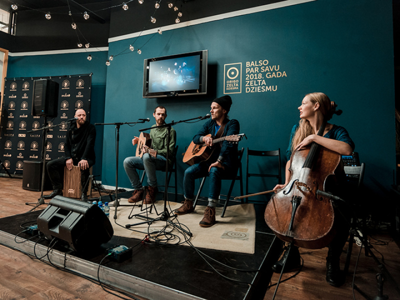 Tikšanās ar "Origo Zelta dziesma 2018" nominantiem – grupu “The Sound Poets”. FOTO